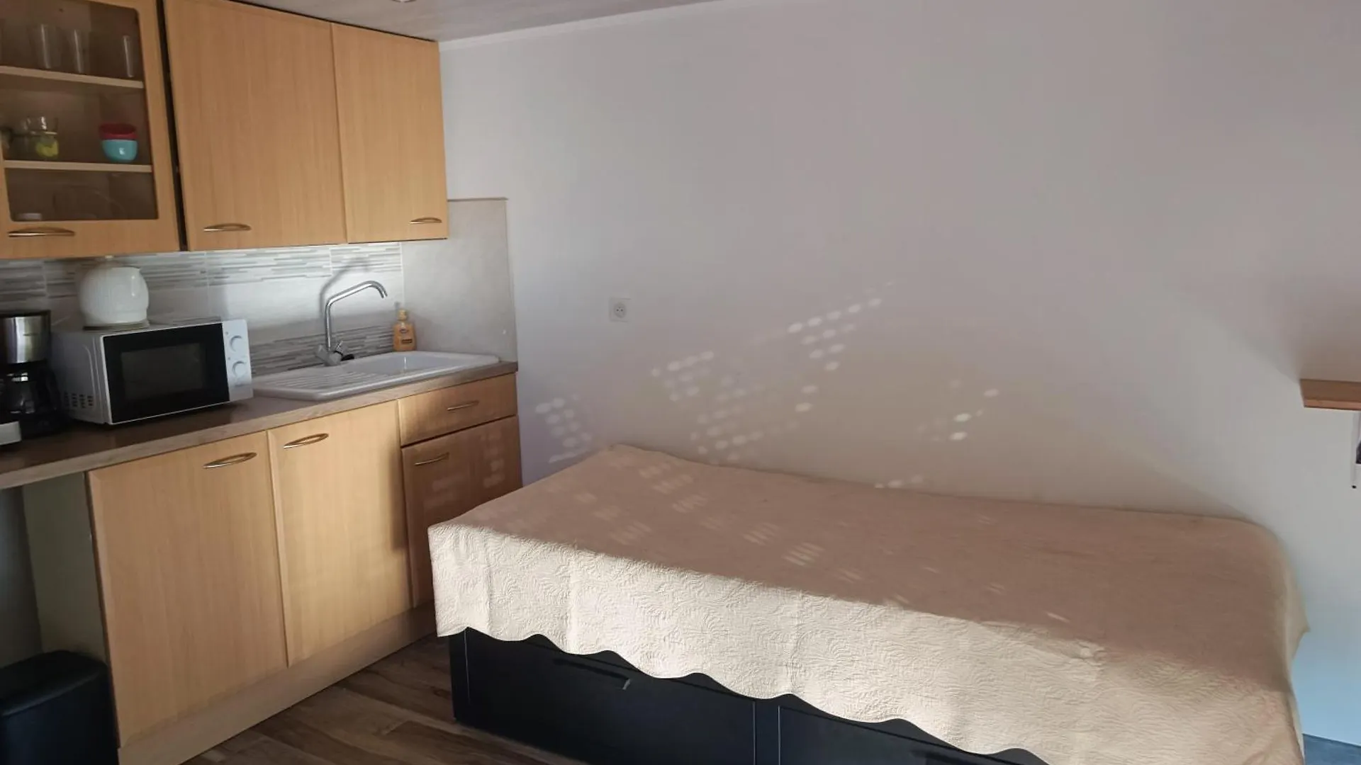 Studio Familial Avec Terrasse Et Parking A Proximite De La Gare Tgv Aix-En Provence Cabries 0*,  France
